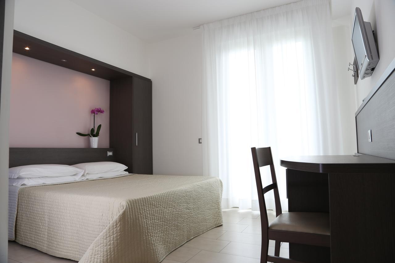 Hotel Beatrice Сироло Екстериор снимка